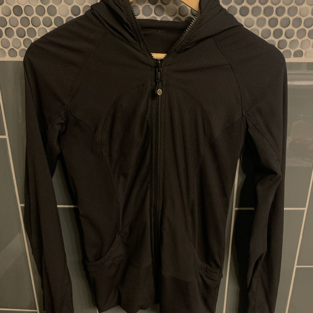 black lululemon jacket